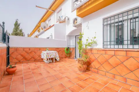 Casa adosada en calle del Mulhacén, 1