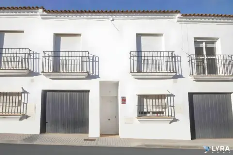 Casa adosada en calle de las Pilas, 13