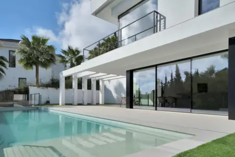 Chalet en Urbanización El Herrojo