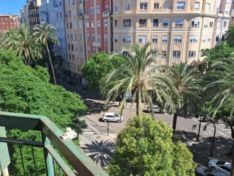 Piso en Avinguda del Regne de València, 65