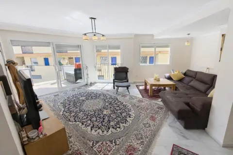 Apartamento en calle 3 Avenida de Gran Bretaña #Bajo