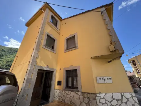 Edificio en calle Felechosa Arriba, nº 4