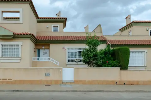Casa en calle Las Acacias
