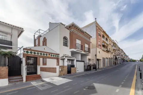 Casa adosada en calle de Villanova