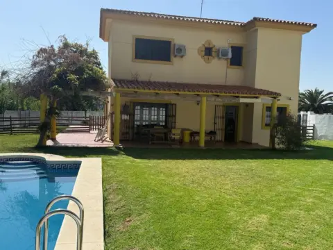 Chalet en La Colonia - los Pinos
