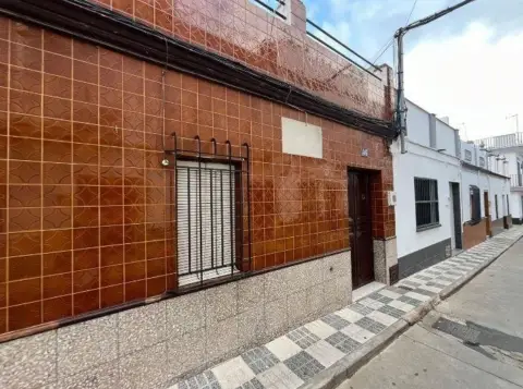 Casa adosada en calle de la Azucena, 12