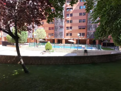 Piso en calle del Horizón, 3
