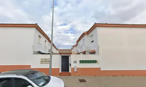 Casa adosada en calle de Alhelí, 1