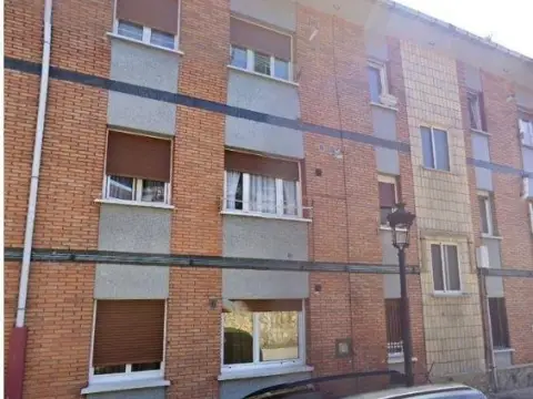 Piso en calle Viviendas Proteig Tuilla, nº 11