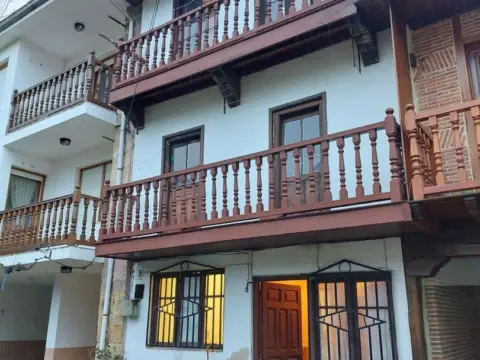 Casa en Barrio de la Alceda, 30