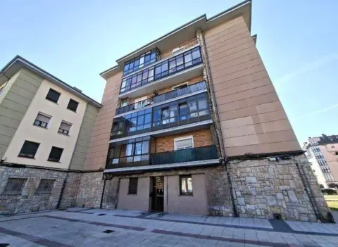 Piso en calle del Río Sella, 32