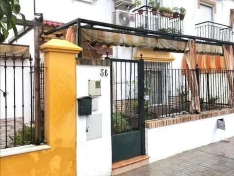 Casa adosada en Avenida del Ferrocarril, 56
