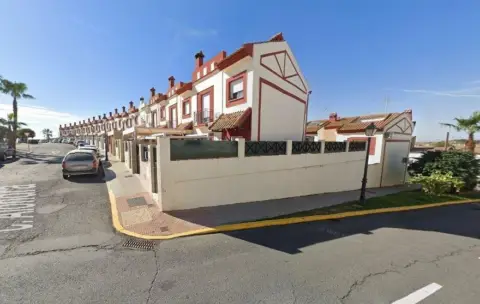 Casa adosada en calle Alondra, 4