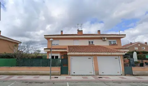 Casa adosada en calle Miguel de Cervantes, 9