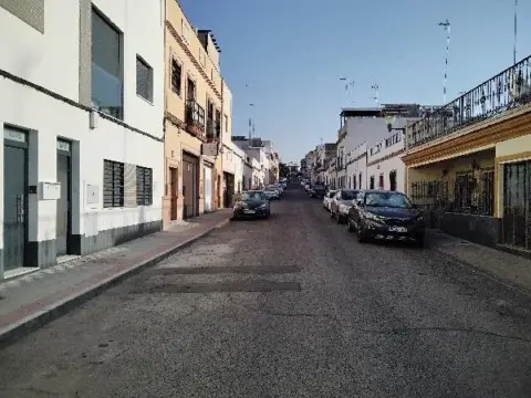 Casa adosada en calle de Manuel de Falla