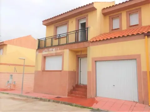 Casa adosada en calle Cerrillo, 31