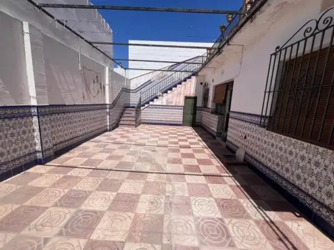 Casa adosada en calle de Domingo Martínez