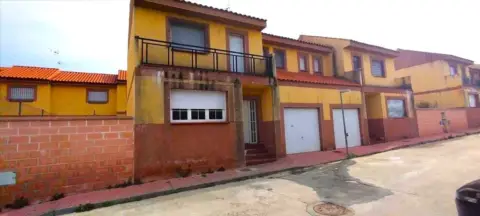 Casa adosada en calle Cerrillo, 31