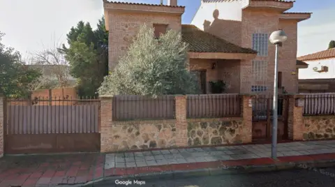 Casa adosada en calle de la Calendula, 3
