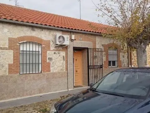 Casa adosada en calle de la Paz, 8
