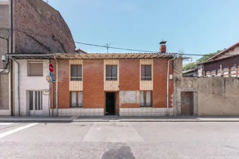 Casa adosada en calle Medico Felipe Canseco, nº 4