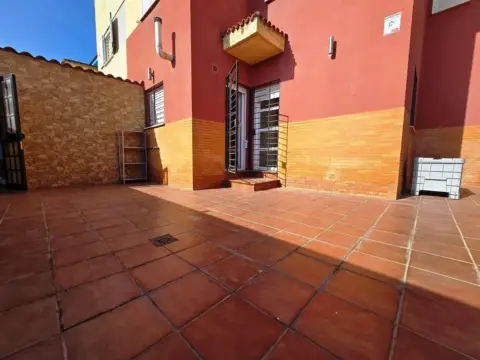 Casa adosada en Hospital Nisa
