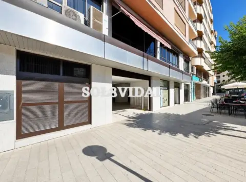 Local comercial en calle de Calderón de la Barca