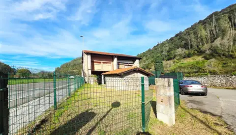 Casa en calle Treceño-Plaza