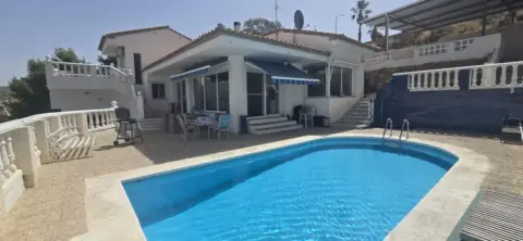 Chalet en calle Espejos Ur Mojon