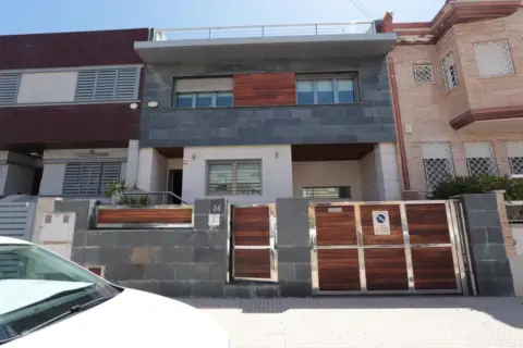 Casa adosada en Ciudad Jardin