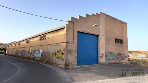 Nave industrial en calle Vía Favencia, 11