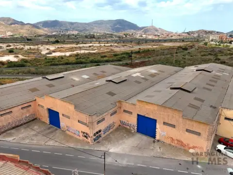 Nave industrial en calle Vía Favencia, 11