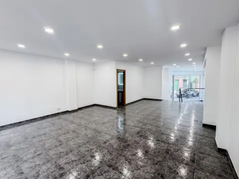 Local comercial en La Salut - Lloreda