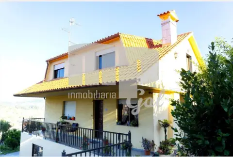 Chalet en calle de Cabalaria