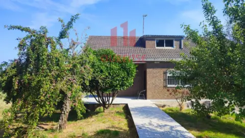 Casa – A Merca, Casal