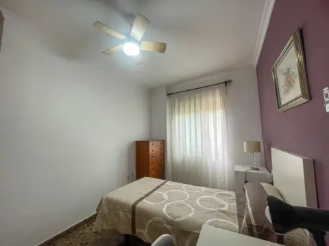 Habitación en Carrer de la Hispanitat