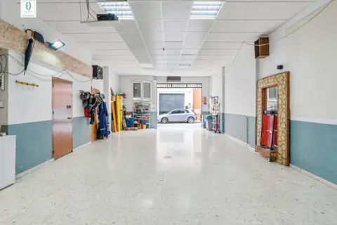 Local comercial en calle V Centenario