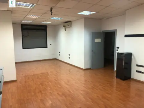 Local comercial en Alhamar