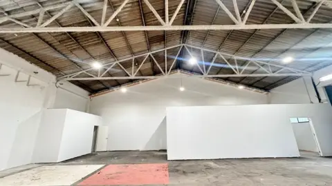 Local comercial en calle N-330, nº 16