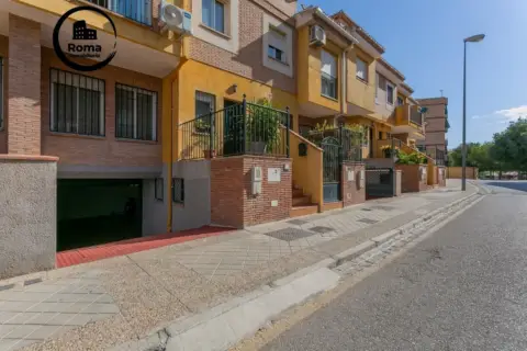 Casa adosada en calle de Esopo