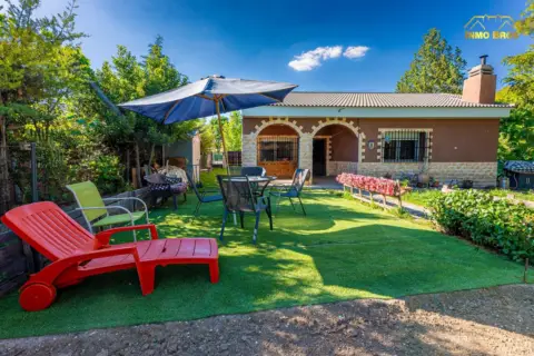 Chalet en Urbanización Torres