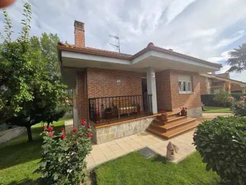Chalet en Urb. Valjunco