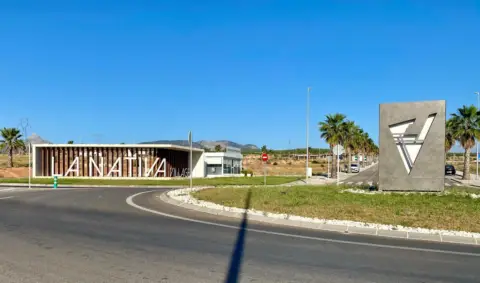Terreno en calle Margaret Burbidge, nº 14