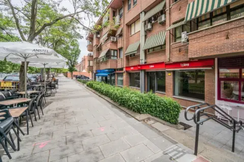 Local comercial en Avenida Viñuelas