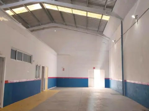 Nave industrial en calle de La Luz