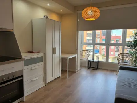 Estudio en calle D'empar Ballester
