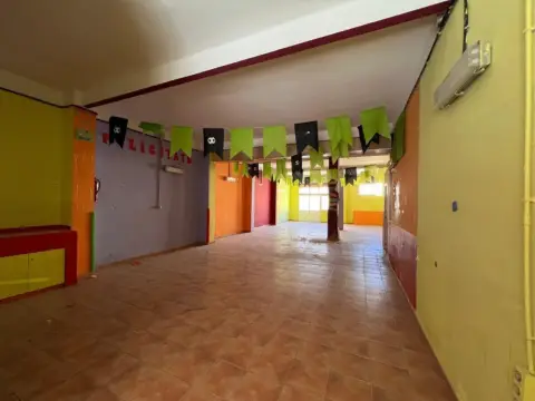 Local comercial en Colegio S. Miguel