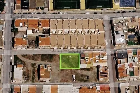 Terreno en calle de Juan Miró