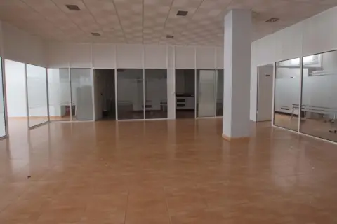 Local comercial en Avenida de Colón
