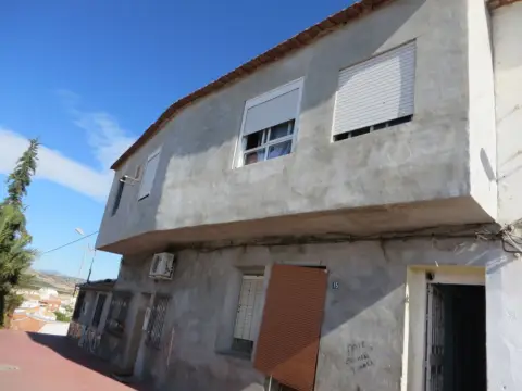 Casa adosada en calle de la Cruz, 58